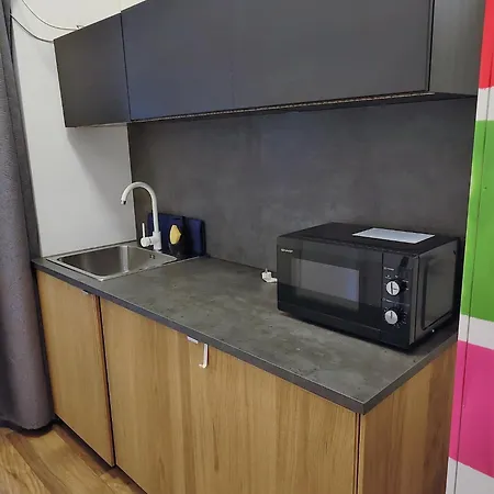 Apartman Colourful In The Party District