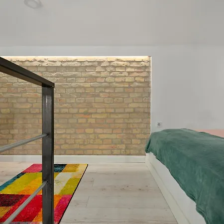 Colourful In The Party District Apartman *