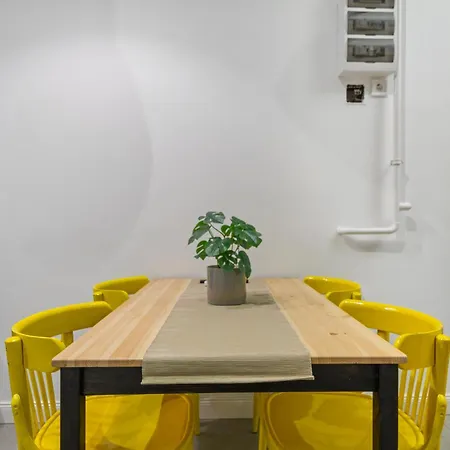 Colourful In The Party District Apartman Budapest