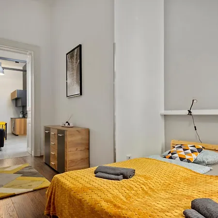 Colourful In The Party District Apartment *